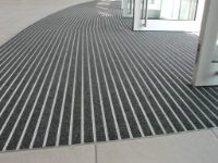 Street King aluminium entrance mat at SandownPark 