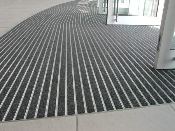 Street King aluminium entrance mat at SandownPark 
